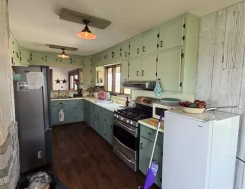 Kitchen - 34697 Beechnut Rd, Carson, IA 51525 photo 2 of 2