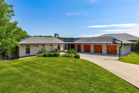 1784 Burr Oaks Dr, West Des Moines, IA 50266