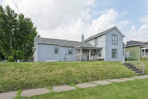 611 N 3rd Ave E, Newton, IA 50208