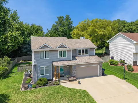 4014 98th St, Urbandale, IA 50322