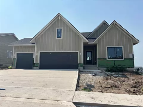 1825 Silver Maple Dr, Norwalk, IA 50211