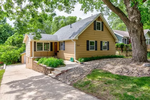 234 58th St, Des Moines, IA 50312