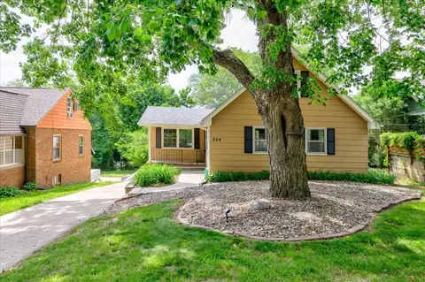 234 58th St, Des Moines, IA 50312