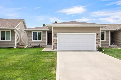 6575 SE Sweetgrass Ln, Pleasant Hill, IA 50327