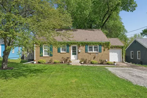 709 Ashworth Rd, West Des Moines, IA 50265