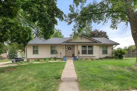 1229 NW 94th Ct, Clive, IA 50325