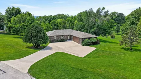 1485 S Willow Dr, West Des Moines, IA 50266