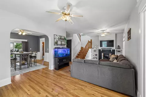 524 6th St, West Des Moines, IA 50265