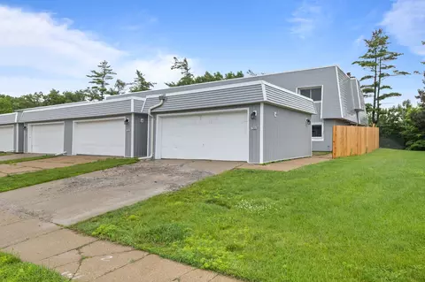 6750 School St #748, Windsor Heights, IA 50324