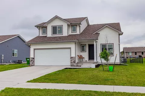 2104 Windcrest Dr, Granger, IA 50109