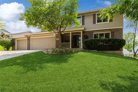7944 Roseland Dr, Urbandale, IA 50322