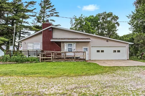 22086 610th Ave, Nevada, IA 50201