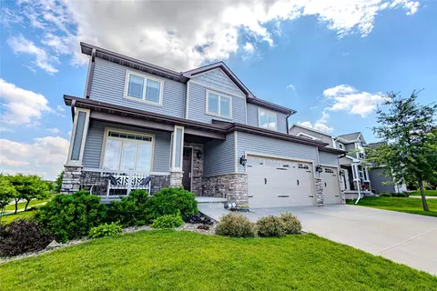 9602 Brightwater Dr, Johnston, IA 50131