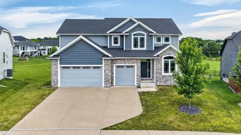3667 NW 165th St, Clive, IA 50325