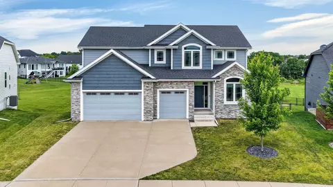 3667 NW 165th St, Clive, IA 50325