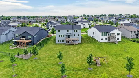 3667 NW 165th St, Clive, IA 50325