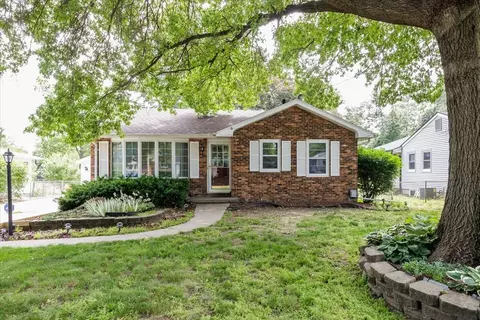 2232 Wakonda View Dr, Des Moines, IA 50321