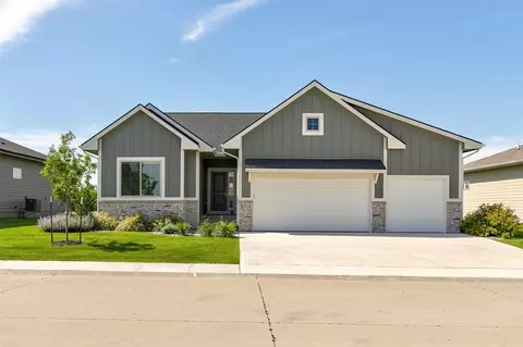 8924 Beery Pl, Johnston, IA 50131