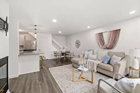 2247 Grand Ave #7, West Des Moines, IA 50265