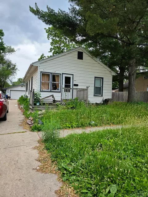 1444 E 22nd St, Des Moines, IA 50317