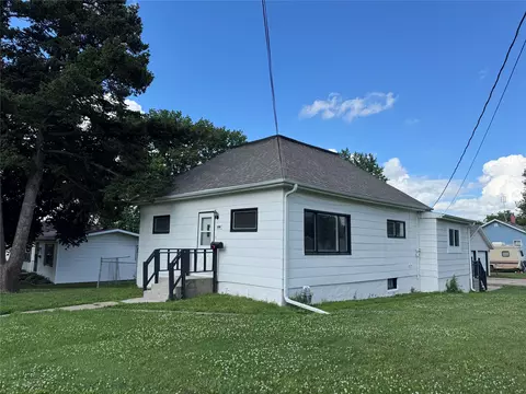 220 E 10th St S, Newton, IA 50208