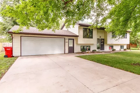 209 Elm St, Colo, IA 50056