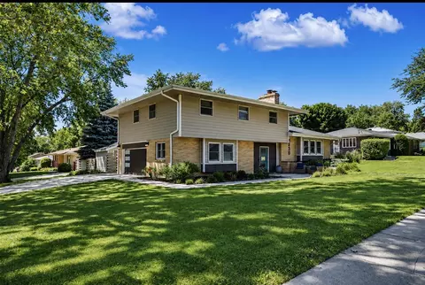 2030 NW 81st St, Clive, IA 50325