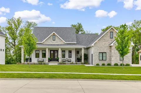 775 Century Cir, Waukee, IA 50263