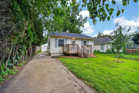 2121 Maple St, Des Moines, IA 50317