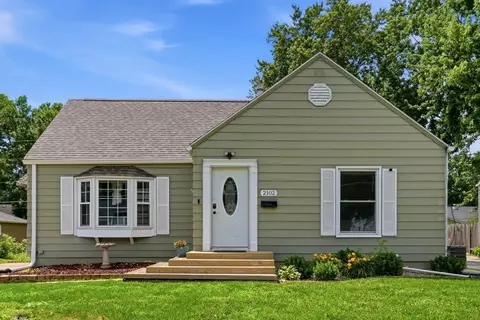 2102 55th St, Des Moines, IA 50310
