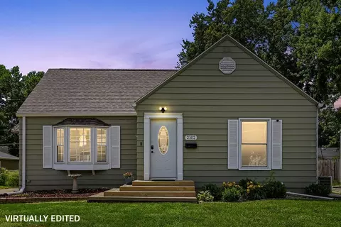2102 55th St, Des Moines, IA 50310