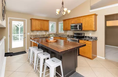 5740 NW 92nd Ct, Johnston, IA 50131