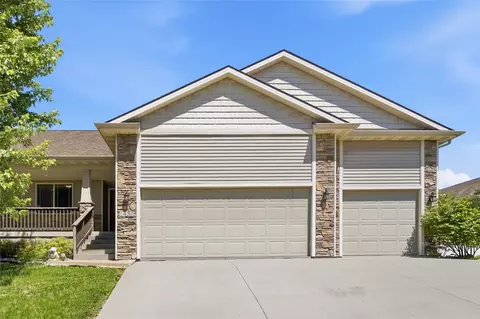1430 Sugar Creek Cir, Waukee, IA 50263