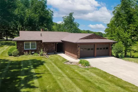 2201 Carbonado Rd, Oskaloosa, IA 52577