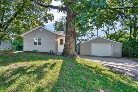 1405 E 37th St, Des Moines, IA 50317