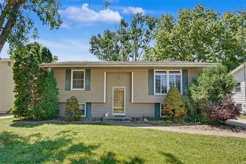 3116 E 41st Ct, Des Moines, IA 50317