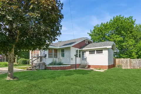214 E 14th St N, Newton, IA 50208