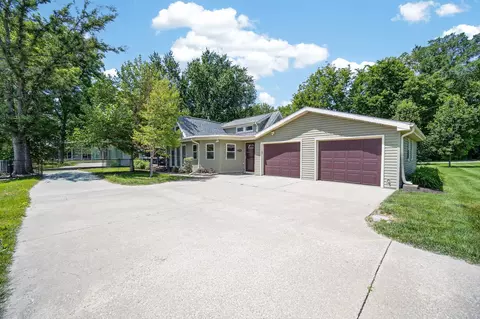 5536 NE 3rd St, Des Moines, IA 50313