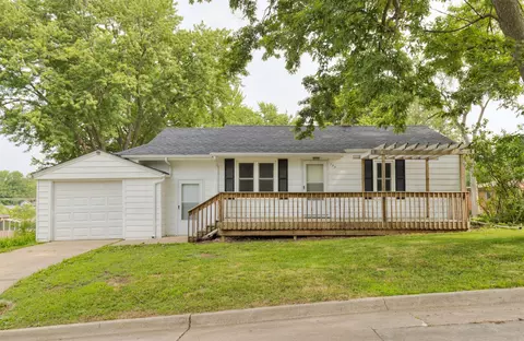 703 Mafred Dr, Norwalk, IA 50211