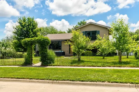 2304 Parkhill Dr, Norwalk, IA 50211