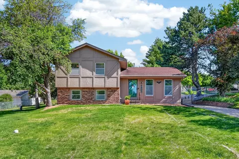 6800 NW 53rd St, Johnston, IA 50131
