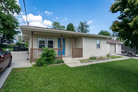 2327 E 37th Ct, Des Moines, IA 50317