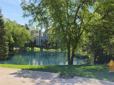 8125 Rocklyn Dr, Urbandale, IA 50322