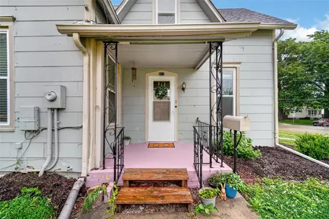 911 N Howard St, Indianola, IA 50125