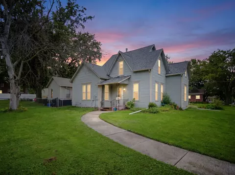 911 N Howard St, Indianola, IA 50125