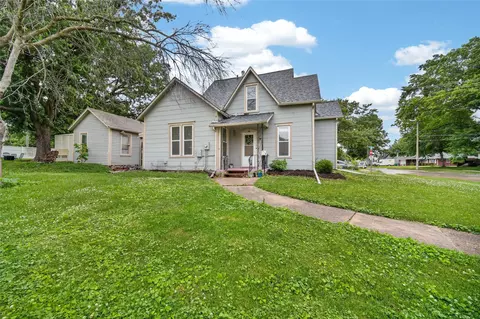 911 N Howard St, Indianola, IA 50125