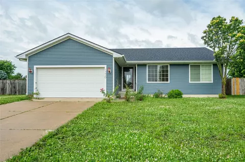 1330 10th Ave SE, Altoona, IA 50009