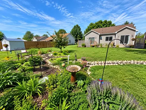 1120 N 17th St, Chariton, IA 50049