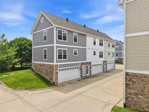 15208 Greenbelt Dr, Urbandale, IA 50323