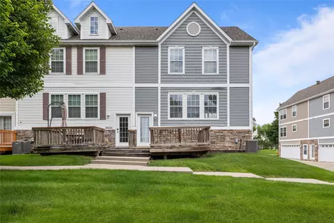 15208 Greenbelt Dr, Urbandale, IA 50323
